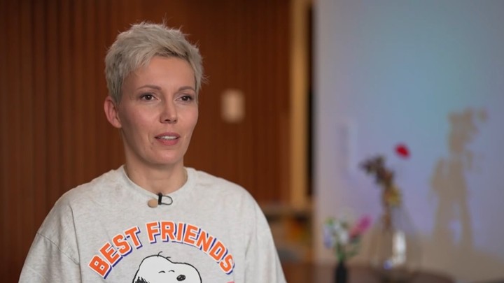 Bez servítky, Alexandra Pavlovič Hinková